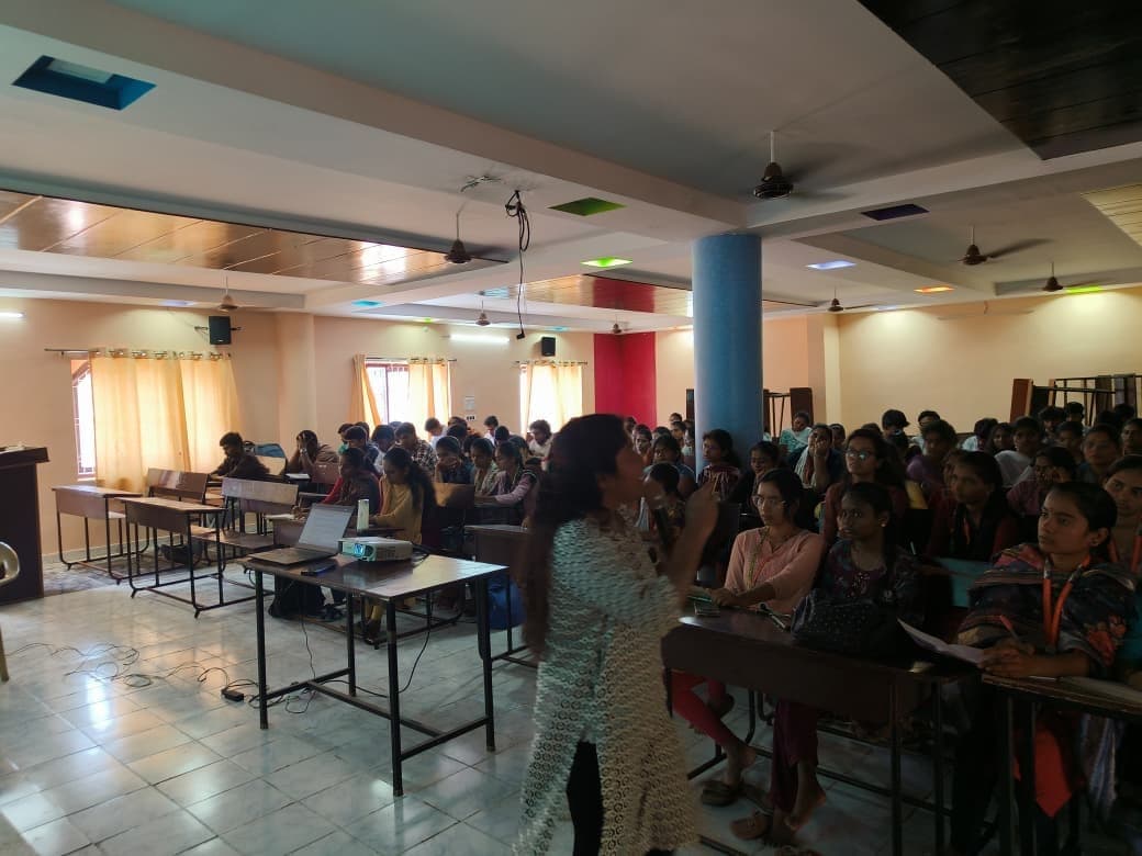 A trainer speaking to a hall of students during a campus session
