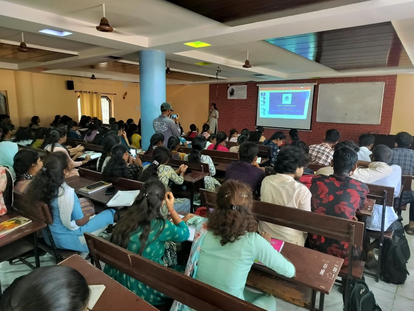 A full hall of students at a Superbloom Academy session on career opportunities for pharmacy students