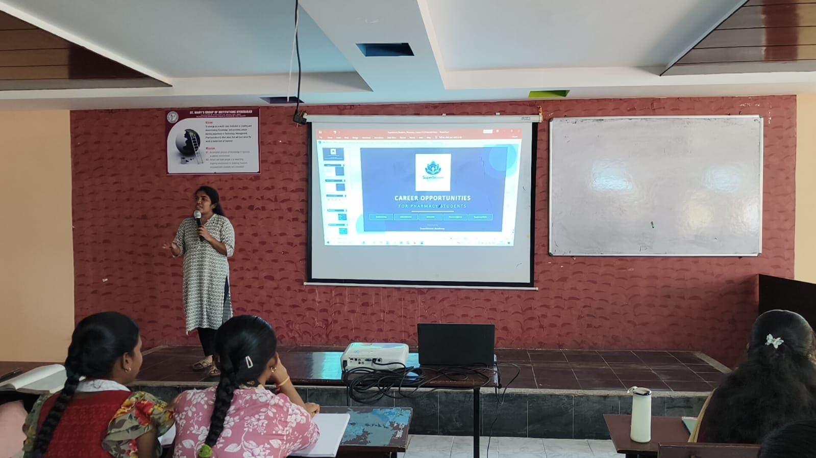 A Superbloom trainer presenting career opportunities for pharmacy students to a college class